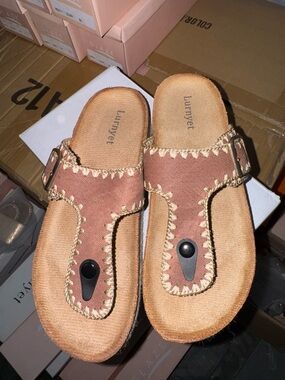 Lurnyet Women’s Wedge Thong Sandals (Adjustable)